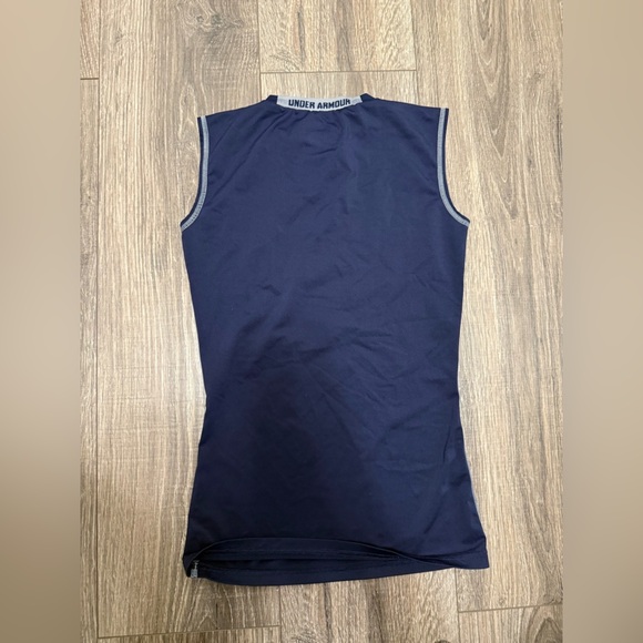Boys Under Armour YSM Fitted Heat Gear Sleeveless Athletic Top Navy UPF… - Picture 4 of 5